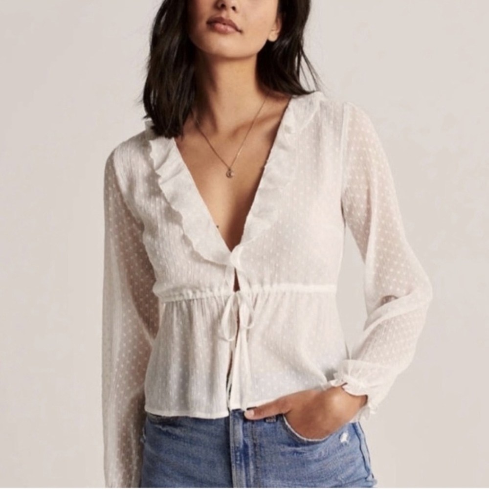 💋Abercrombie & Fitch Elegant White Ruffle Blouse💋 - Picture 3 of 8
